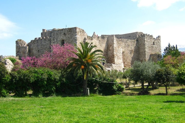 Tour Privado de 4 Horas de Patras História Cultura e Degustação de Vinhos