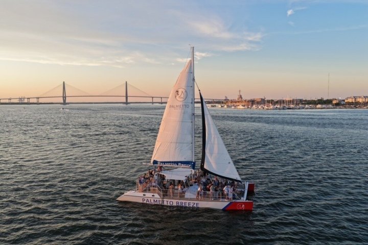 Hoteller i nærheten av Charleston Iconic Sunset Sail - Lux Catamaran w/Bar & Bad