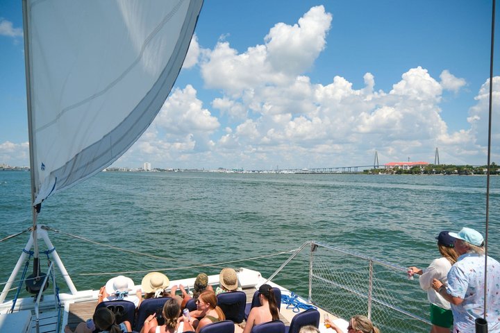 Hoteller i nærheten av Charleston Iconic Sunset Sail - Lux Catamaran w/Bar & Bad
