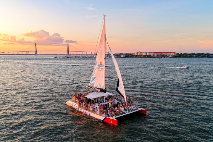 Hoteller i nærheten av Charleston Iconic Sunset Sail - Lux Catamaran w/Bar & Bad