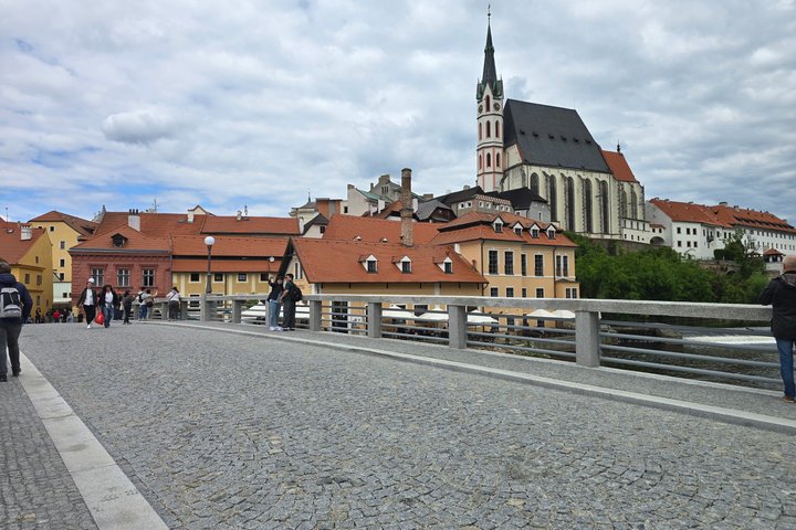 Traslado privado de Passau a Praga, ideal para cruceros por el Danubio