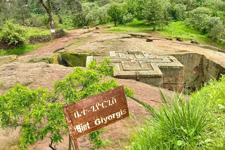 Tour 11 monolitiske klippekirker og museum i Lalibela & hule kirke med mumier
