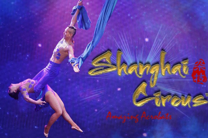 Acrobati straordinari: grande spettacolo del circo di Shanghai a Branson