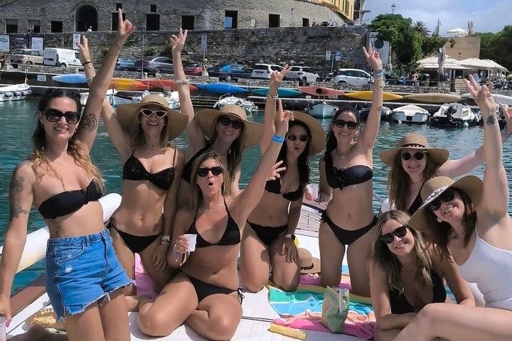 Manarola: day tours and sunset tours with aperitif on board