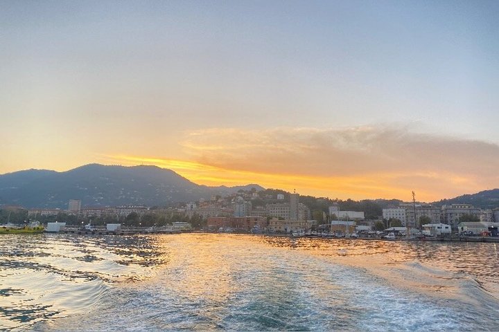 Manarola: day tours and sunset tours with aperitif on board