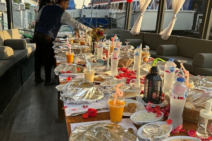 Private Romantic Nile Felucca Sunset Dinner in Cairo