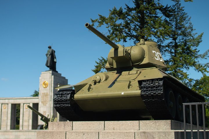 Escursione a terra a Warnemünde: tour privato dei luoghi della seconda guerra mondiale e della guerra fredda a Berlino