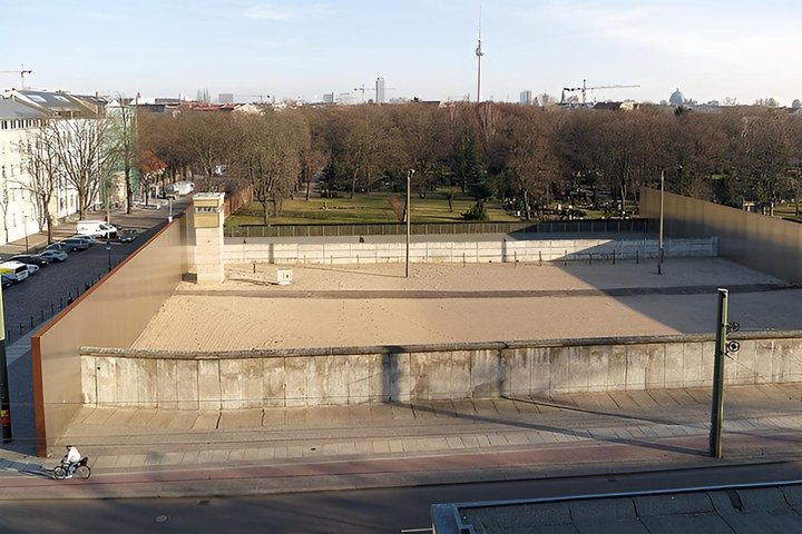 Escursione a terra a Warnemünde: tour privato dei luoghi della seconda guerra mondiale e della guerra fredda a Berlino