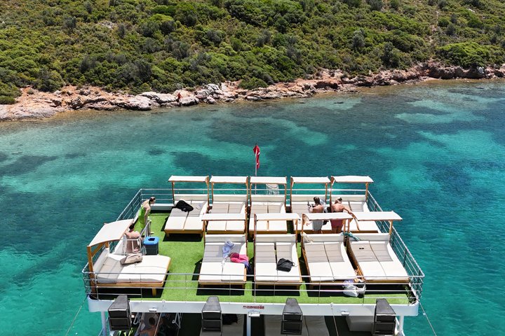 Cesme Boat Tour Cruzeiro nas Baías Escondidas com Paradas de Natação