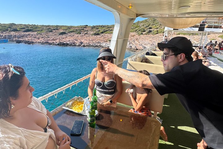 Cesme Boat Tour Cruzeiro nas Baías Escondidas com Paradas de Natação
