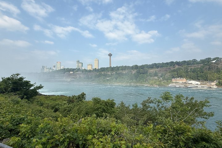 2 - Tour giornaliero delle Cascate del Niagara da D.C. w / Pernottamento nella zona delle cascate