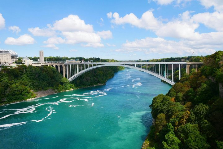 2 - Tour giornaliero delle Cascate del Niagara da D.C. w / Pernottamento nella zona delle cascate
