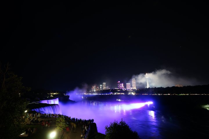 2 - Tour giornaliero delle Cascate del Niagara da D.C. w / Pernottamento nella zona delle cascate
