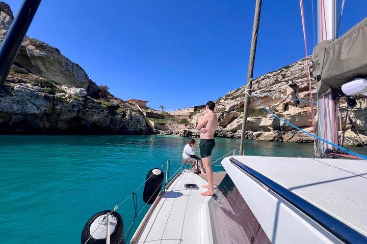 Katamarantur med stopp for bading og snorkling og en skål med Prosecco.