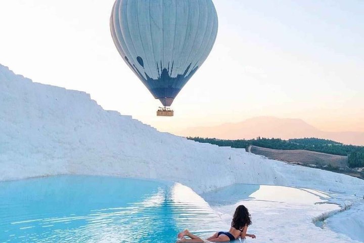 Desde Antalya Pamukkale Vuelo en globo aerostático con almuerzo