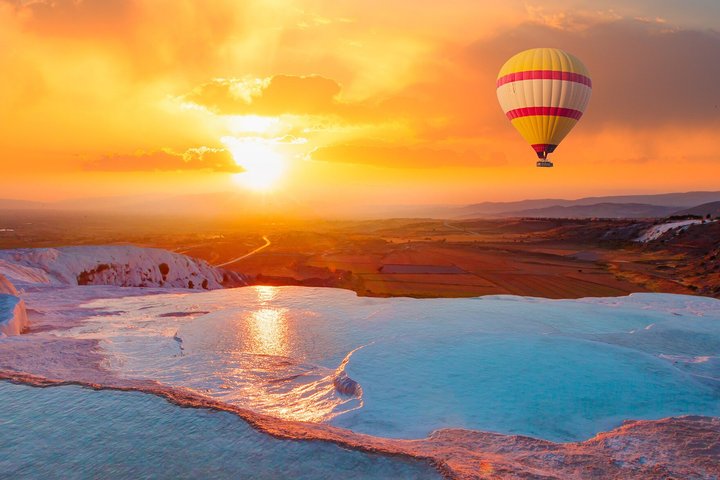 Desde Antalya Pamukkale Vuelo en globo aerostático con almuerzo
