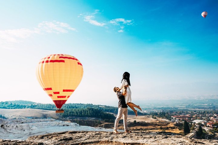 Desde Antalya Pamukkale Vuelo en globo aerostático con almuerzo