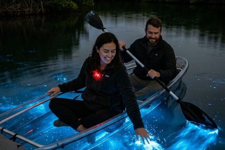 Restauranter i nærheten av Bioluminescence Clear Kayak & Paddleboard Tour