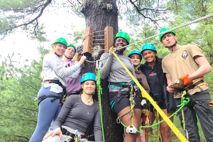 Hoteller i nærheden af Chimney Rock Park Zipline Adventure