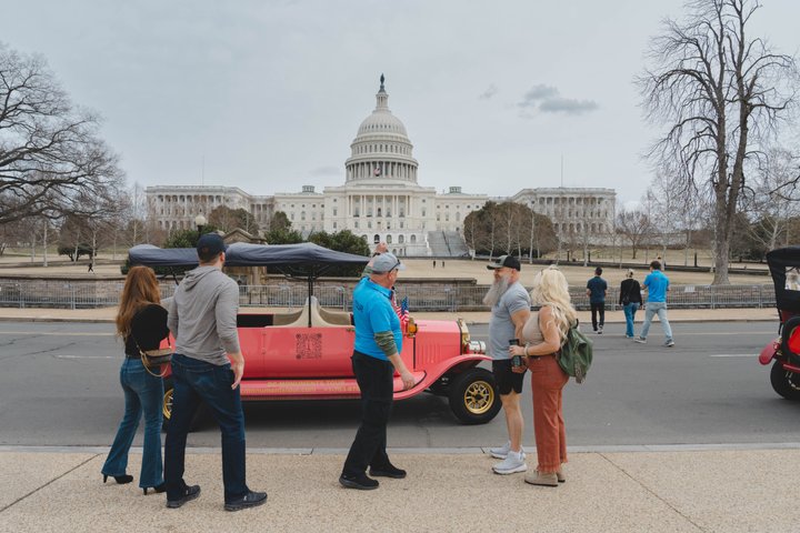 Tour privado a la luz de la luna por Washington D.C. en coche vintage de lujo