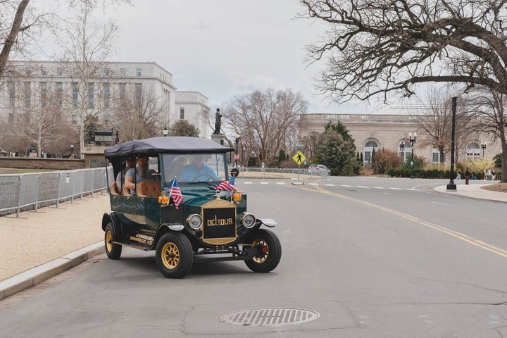 Tour privado a la luz de la luna por Washington D.C. en coche vintage de lujo
