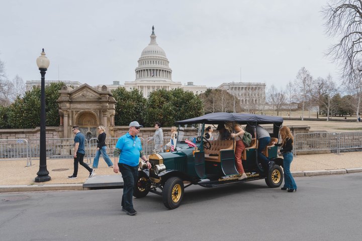 Tour privado a la luz de la luna por Washington D.C. en coche vintage de lujo