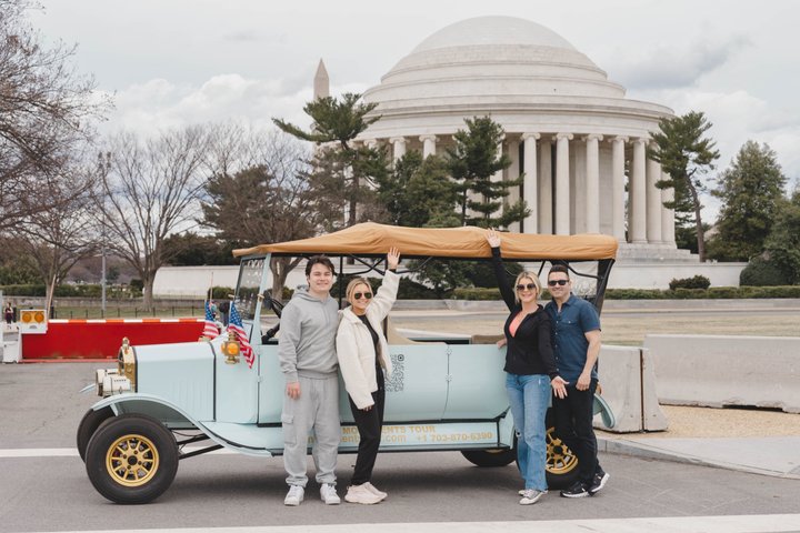 Tour privado a la luz de la luna por Washington D.C. en coche vintage de lujo