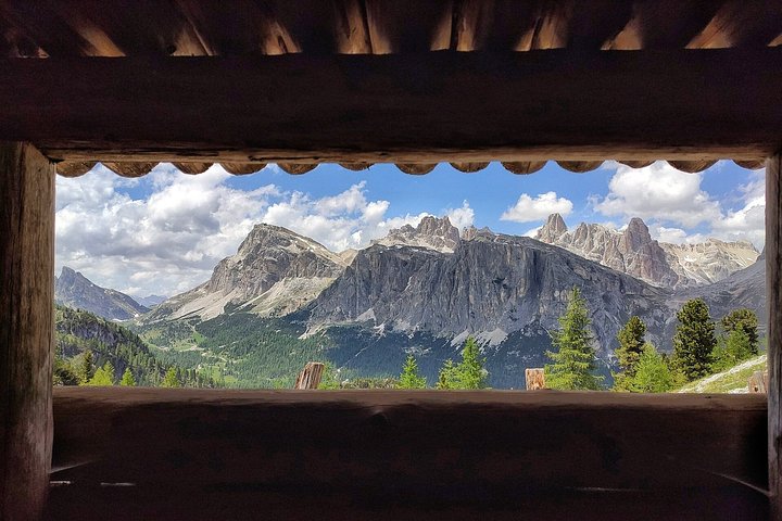 Passeio guiado privado a pé nas Dolomitas de Cortina