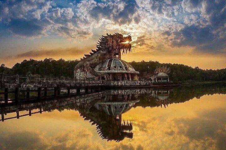 Tour della città di Hue con autista privato Itinerario flessibile e personalizzato