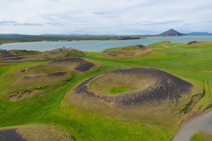 Excursão em Akureyri Lake Myvatn Godafoss and Lava Fields