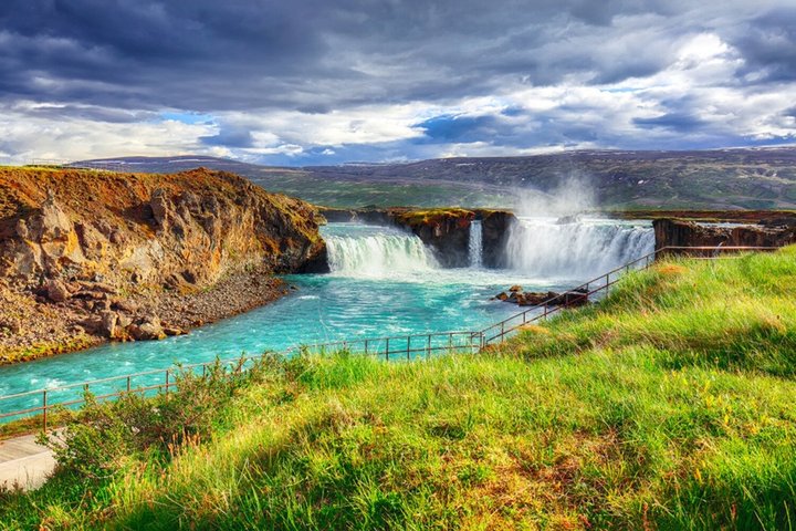 Excursão em Akureyri Lake Myvatn Godafoss and Lava Fields