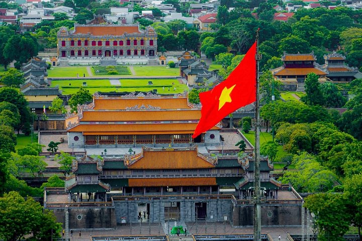 Tour della città di Hue con autista privato Itinerario flessibile e personalizzato
