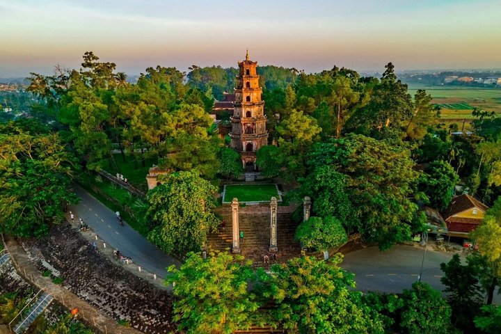 Tour della città di Hue con autista privato Itinerario flessibile e personalizzato
