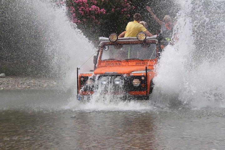 Marmaris Jeep Safari Tour mit Wasserfall und Wasserschlachten