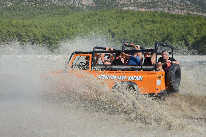 Marmaris Jeep Safari Tour mit Wasserfall und Wasserschlachten