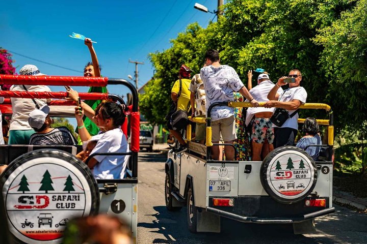 Marmaris Jeep Safari Tour mit Wasserfall und Wasserschlachten