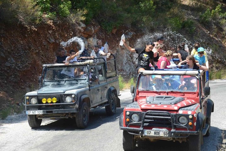 Marmaris Jeep Safari Tour mit Wasserfall und Wasserschlachten