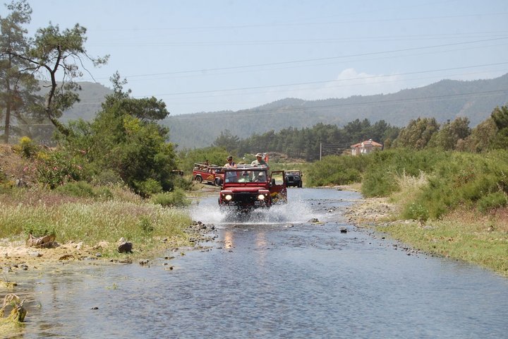 Marmaris Jeep Safari Tour mit Wasserfall und Wasserschlachten