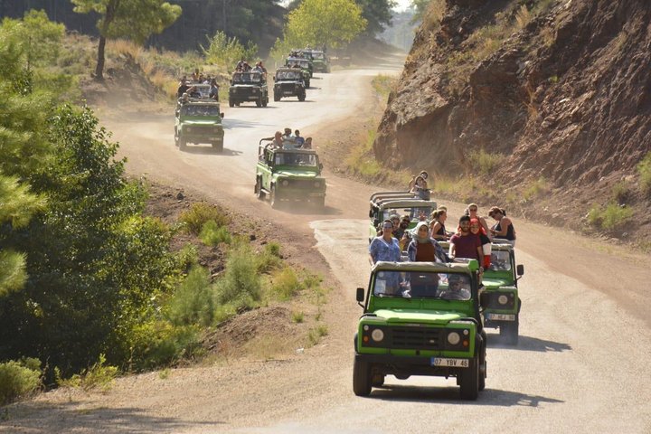 Marmaris Jeep Safari Tour mit Wasserfall und Wasserschlachten