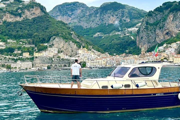 Positano & Amalfikusten Dagstur med båt i liten grupp från Sorrento