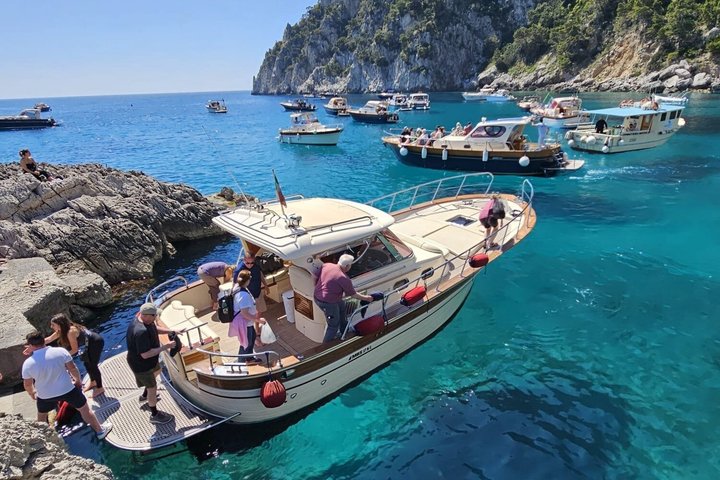 Capri Blue Grotto lille gruppe båd dagstur fra Sorrento