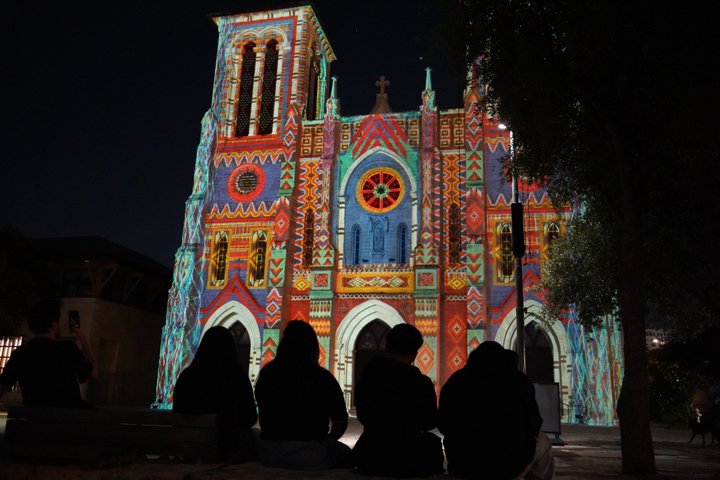 Excursión nocturna premium a San Antonio con crucero por el río