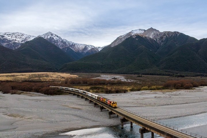 TranzAlpine Trein naar Arthur's Pass vanuit Christchurch met lunch