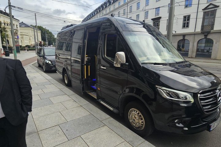 Servizio di trasferimento dall'aeroporto privato/hotel di Oslo || Italiano