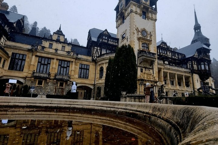 Castelo de Peles, Castelo de Bran, Fortaleza Rasnov e Mosteiro Sinaia saindo de Brasov