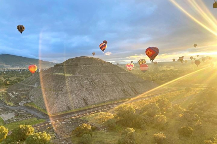 Ballongfly + Grotta frokost + Teotihuacan tur fra Mexico City