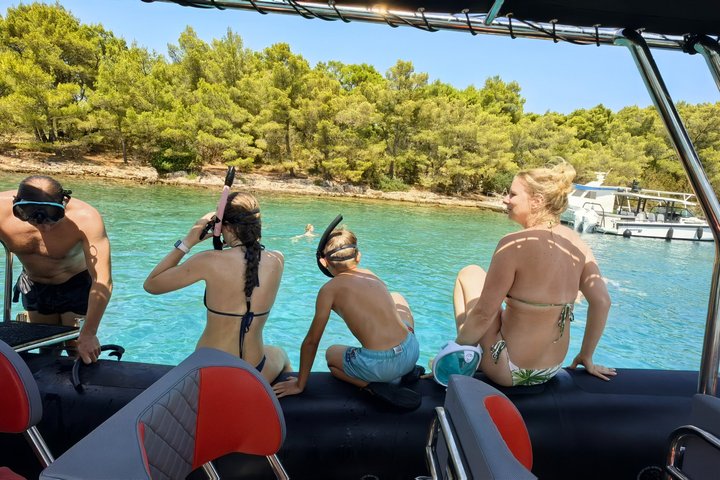 Makarska 3 - Island Speedboat Tour: Blå grottan på Hvar & Blå lagunen