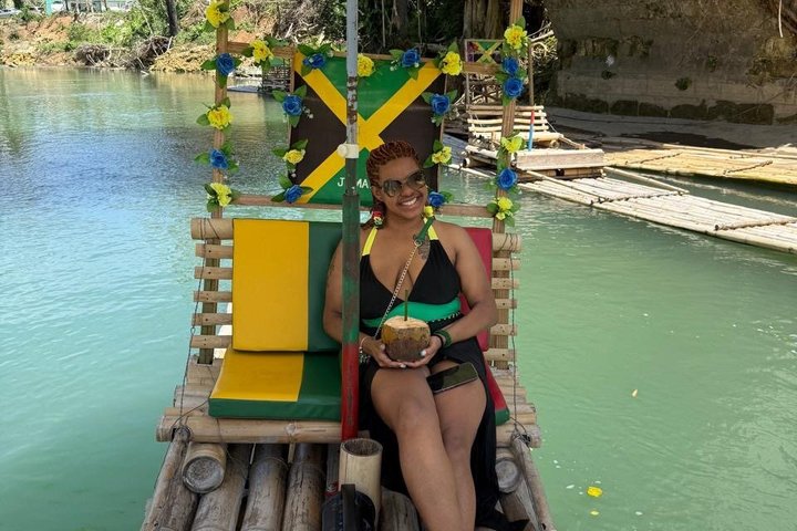 Montego Bay: Bamboo Rafting & Limestone Massage