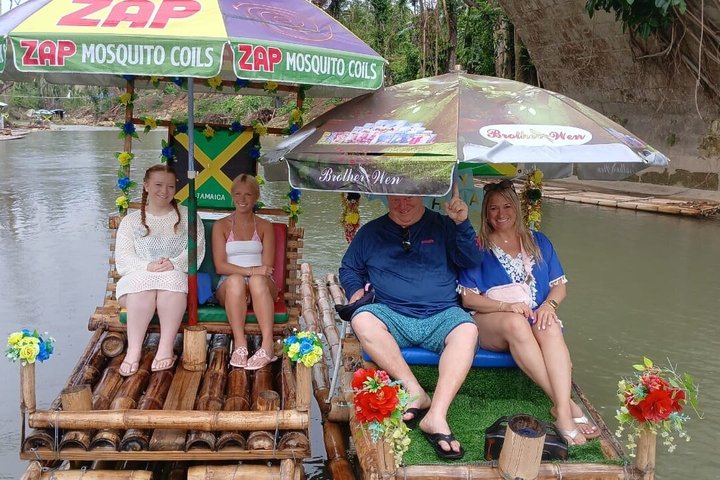 Montego Bay: Bamboo Rafting & Limestone Massage