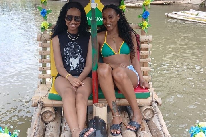 Montego Bay: Bamboo Rafting & Limestone Massage